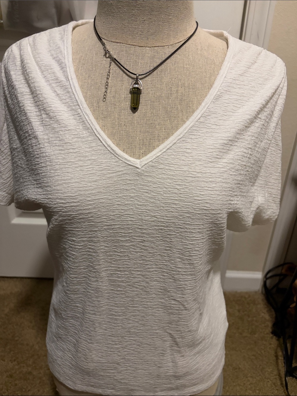 Cable & Gauge Textured V‑Neck Short Sleeve Top - White